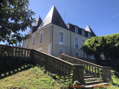 Gerenoveerd château met zakelijke mogelijkheden