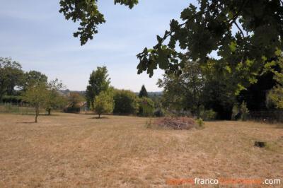 Bouwperceel tussen dorp en weilanden