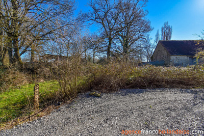 Huis met gîte en diverse schuren
