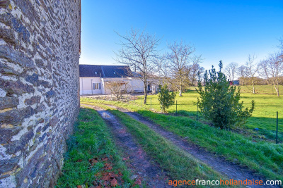 Huis met gîte en diverse schuren