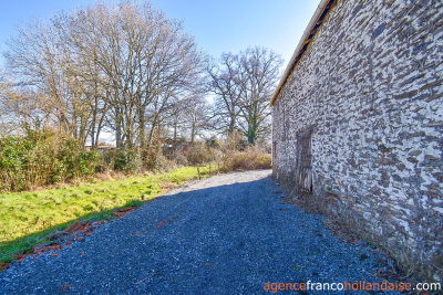 Huis met gîte en diverse schuren