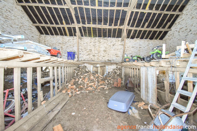Huis met gîte en diverse schuren