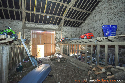 Huis met gîte en diverse schuren