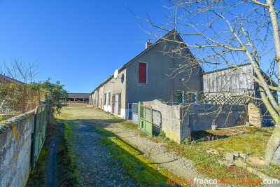 Huis met gîte en diverse schuren