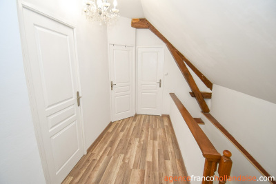 Huis met gîte en diverse schuren