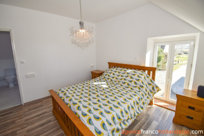 Huis met gîte en diverse schuren
