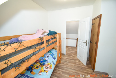 Huis met gîte en diverse schuren