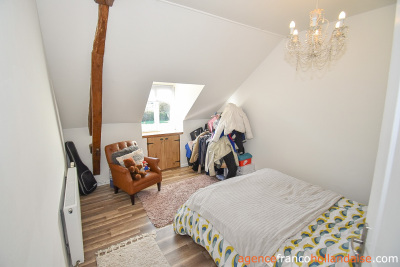 Huis met gîte en diverse schuren