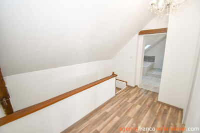 Huis met gîte en diverse schuren