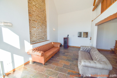 Huis met gîte en diverse schuren