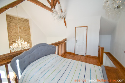 Huis met gîte en diverse schuren
