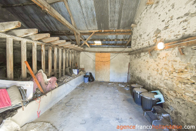 Huis met gîte en diverse schuren