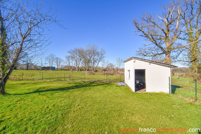 Huis met gîte en diverse schuren