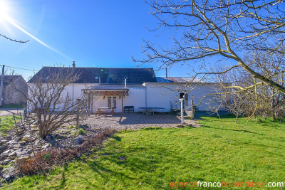 Huis met gîte en diverse schuren