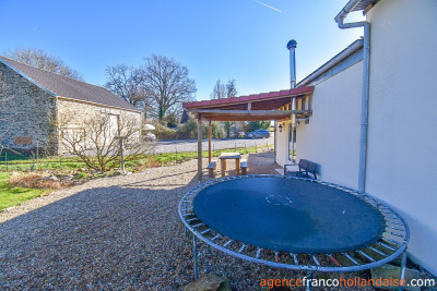 Huis met gîte en diverse schuren