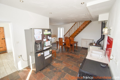 Huis met gîte en diverse schuren