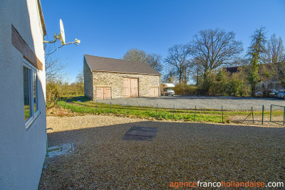 Huis met gîte en diverse schuren