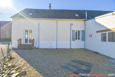 Huis met gîte en diverse schuren