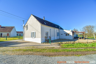 Huis met gîte en diverse schuren