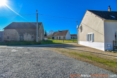 Huis met gîte en diverse schuren