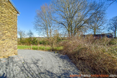 Huis met gîte en diverse schuren