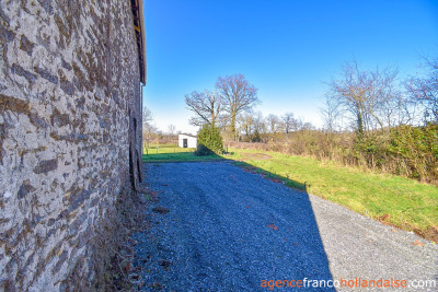 Huis met gîte en diverse schuren