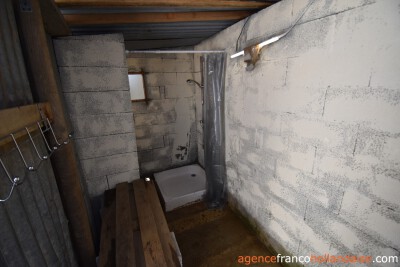 Huisje aan het spoor