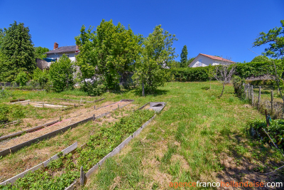 Twee woningen met een parktuin