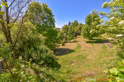 Twee woningen met een parktuin