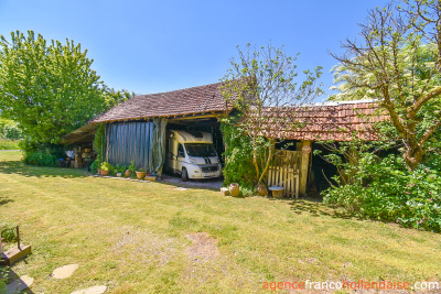 Twee woningen met een parktuin