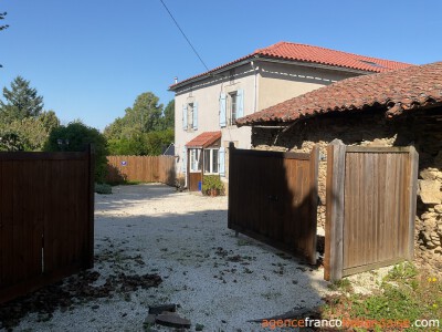 Domein met 3 woningen