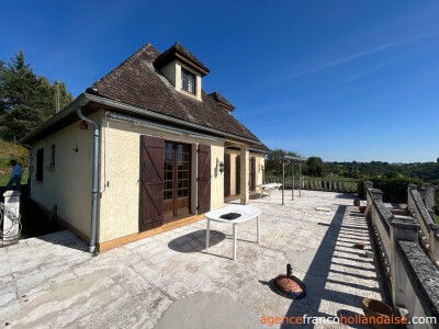 Groot terras en panoramisch uitzicht