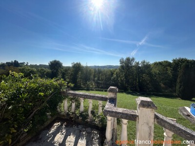 Groot terras en panoramisch uitzicht