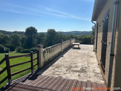 Groot terras en panoramisch uitzicht