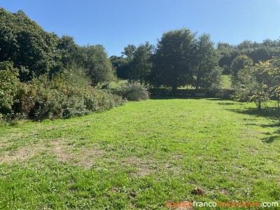 Gelegen in een parktuin en met zwembad